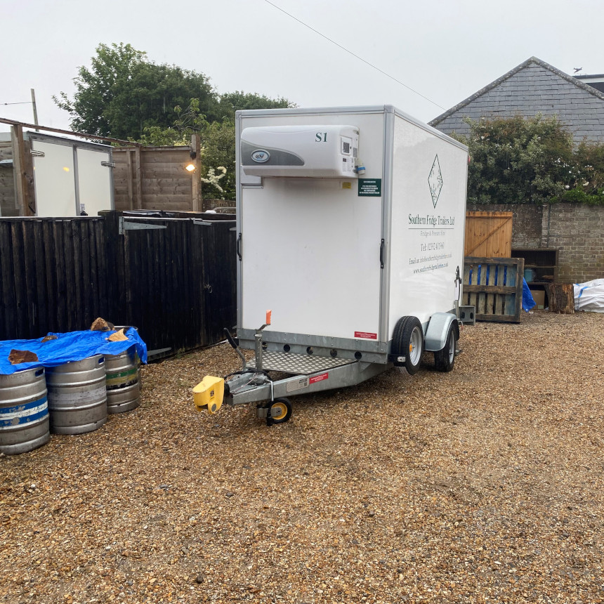 Fridge trailer hire for pubs Berkshire